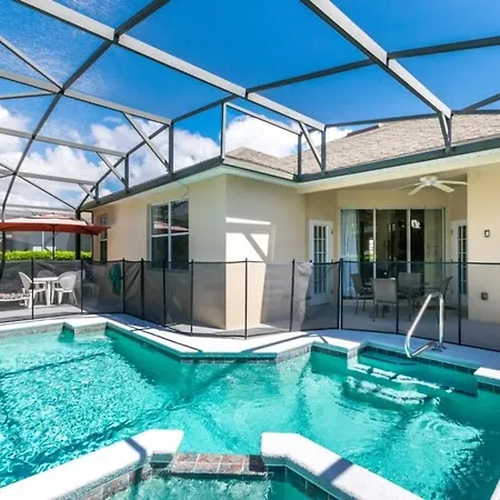 Fantastic 4 Bedroom Home With Private Pool & Spa 137Mh Villa